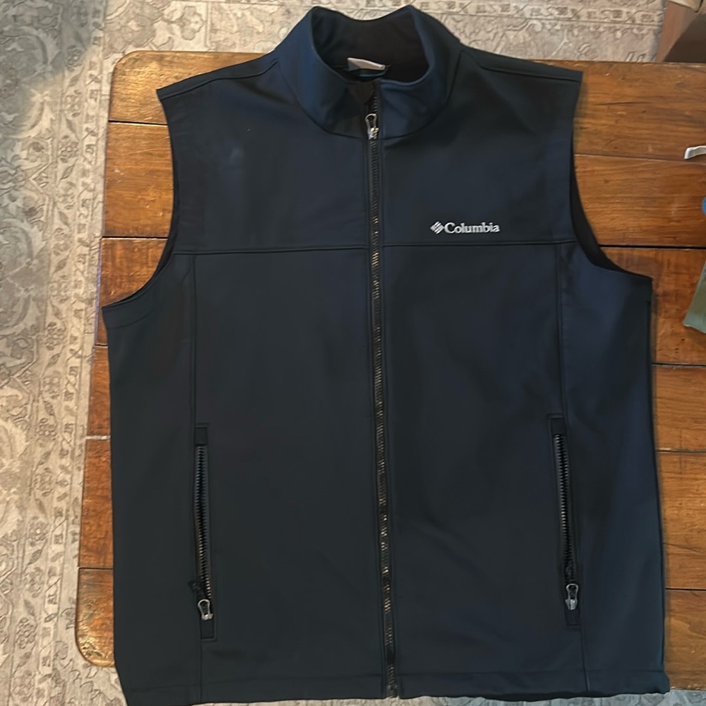 Columbia Men's Black Softshell Vest